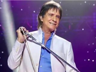 Imagem da notícia Roberto Carlos renova contrato milionário para o especial de fim de ano da Globo