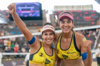 Imagem principal do artigo Brasil vai para a final do vôlei de praia feminino nas Olimpíadas