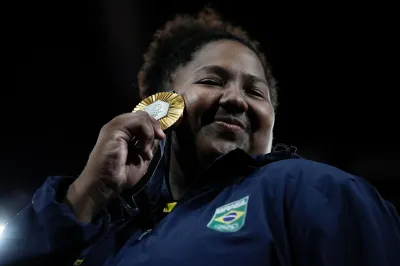 Imagem da notícia Bia Souza bilha no judô e garante primeira medalha de ouro do Brasil nas Olimpíadas de Paris