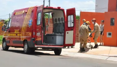 Imagem da notícia Motociclista fica ferido em acidente de trânsito após atropelamento e fuga do motorista em Chapadão do Sul