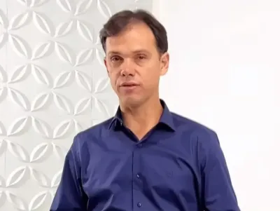 Imagem da notícia Prefeito de Paranaíba é multado por propaganda antecipada em R$ 15 mil