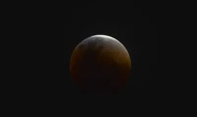 Imagem da notícia É hoje! Saiba como acompanhar o eclipse parcial da lua ao vivo pelo YouTube