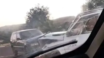 Imagem da notícia Batida frontal entre dois carros deixa três pessoas feridas na MS-436, em Camapuã