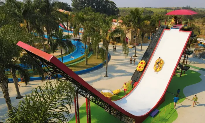 Imagem de https://cdn.interago.com.br/img/webp/w_0_q_8/410/mc/Páginas/03. Atrações/Radical/imagem-grande-atracao-halfpipe-min