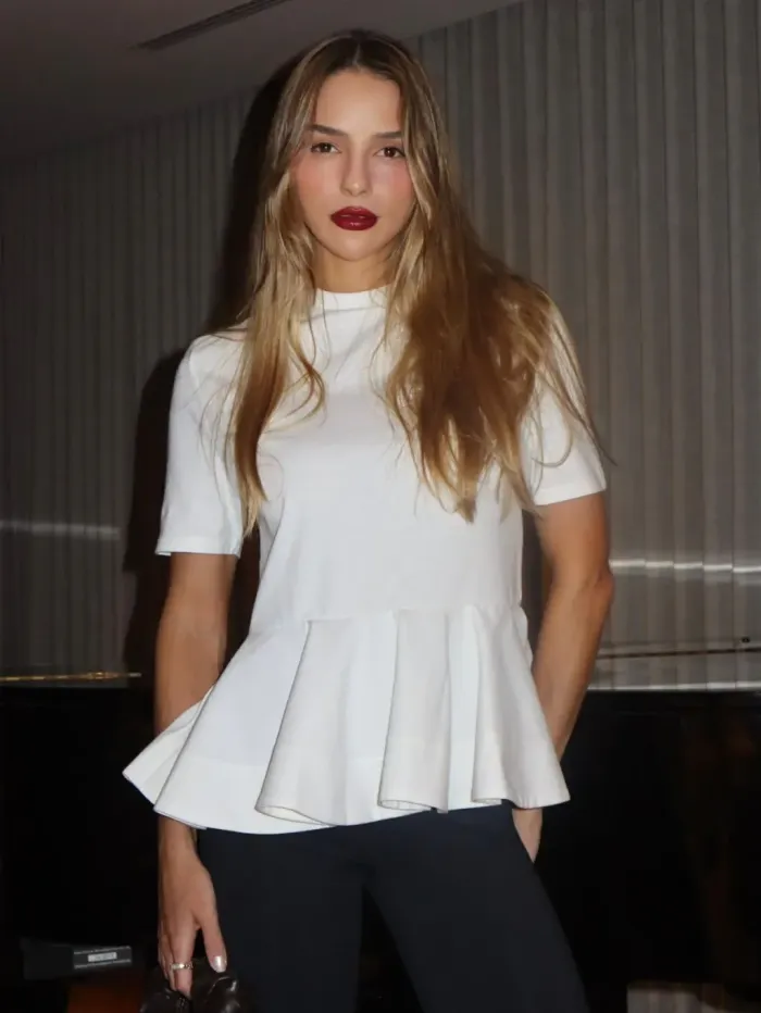 Imagem de BLUSA PEPLUM T-SHIRT OFF WHITE CATARINA - CLOUDE